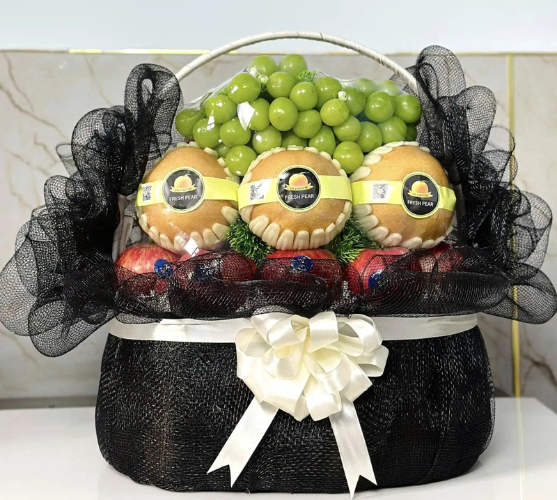 Nên chọn giỏ trái cây chia buồn hay vòng hoa đám tang để đi viếng?